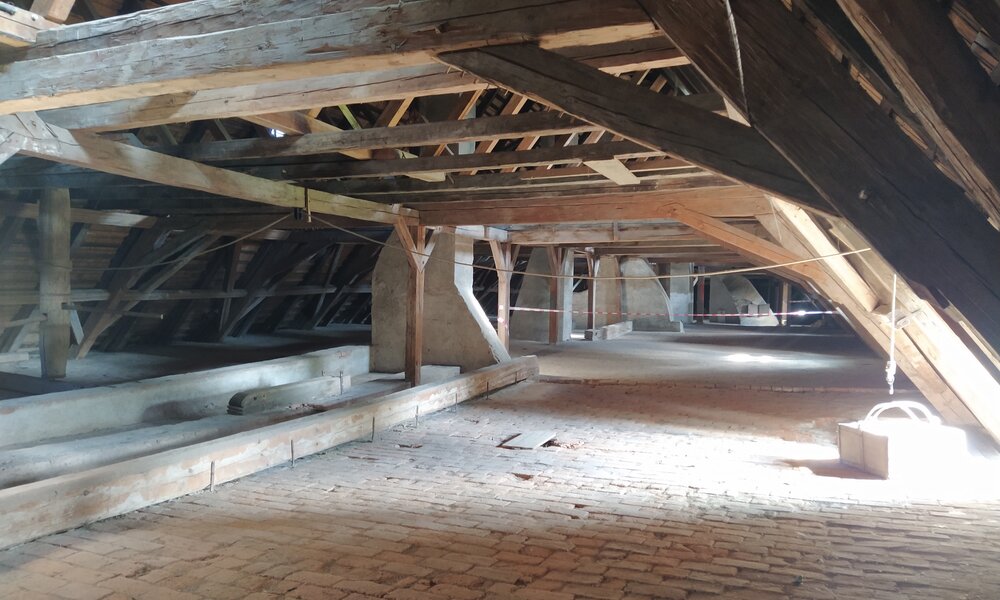 Krov na půdě západního křídla | © Kristýna Schmidová